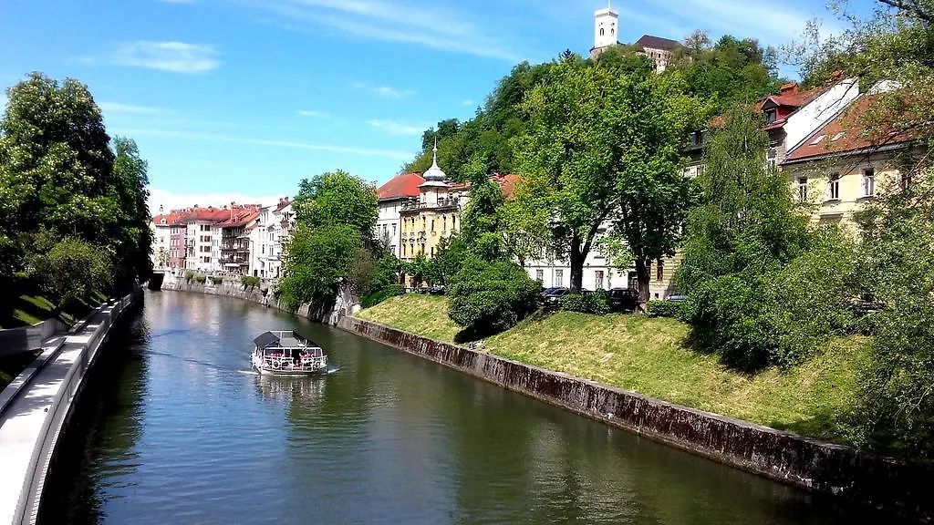 Viksi Hostel Ljubljana Guest house