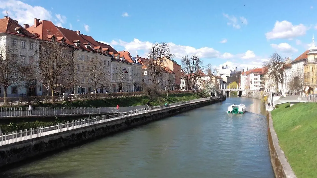 Viksi Hostel Ljubljana 0*,  Slovenia